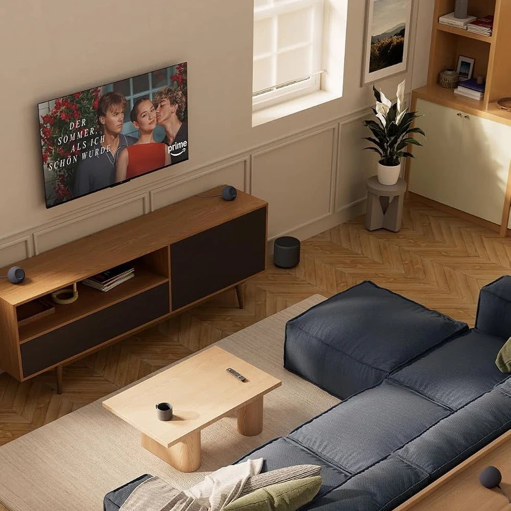 Amazon Echo Dot Max im Wohnzimmer
